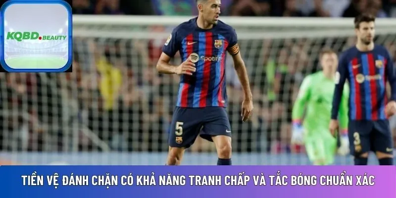 Tiền vệ đánh chặn